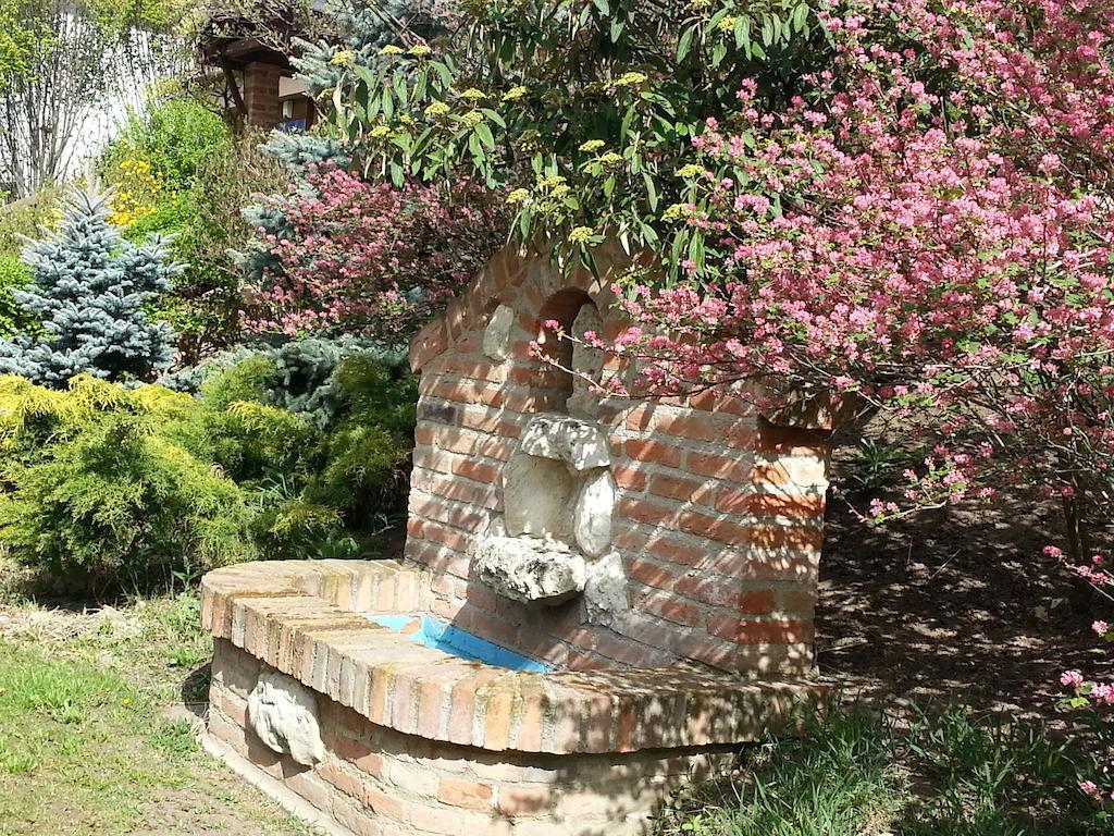 Penzion U Vlku Valtice Exterior foto