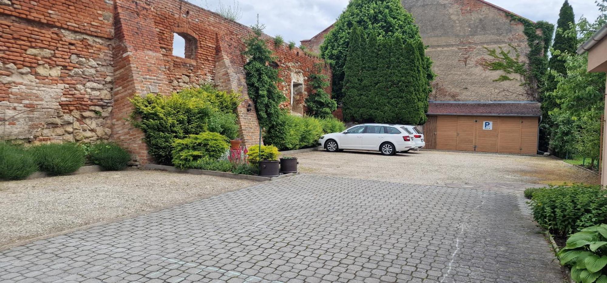 Penzion U Vlku Valtice Exterior foto