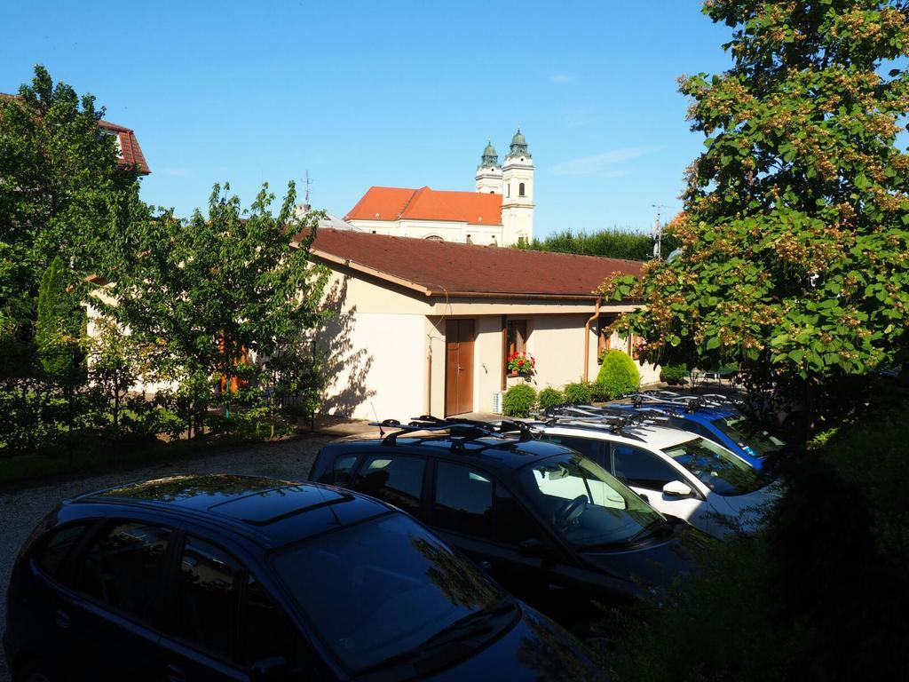 Penzion U Vlku Valtice Exterior foto