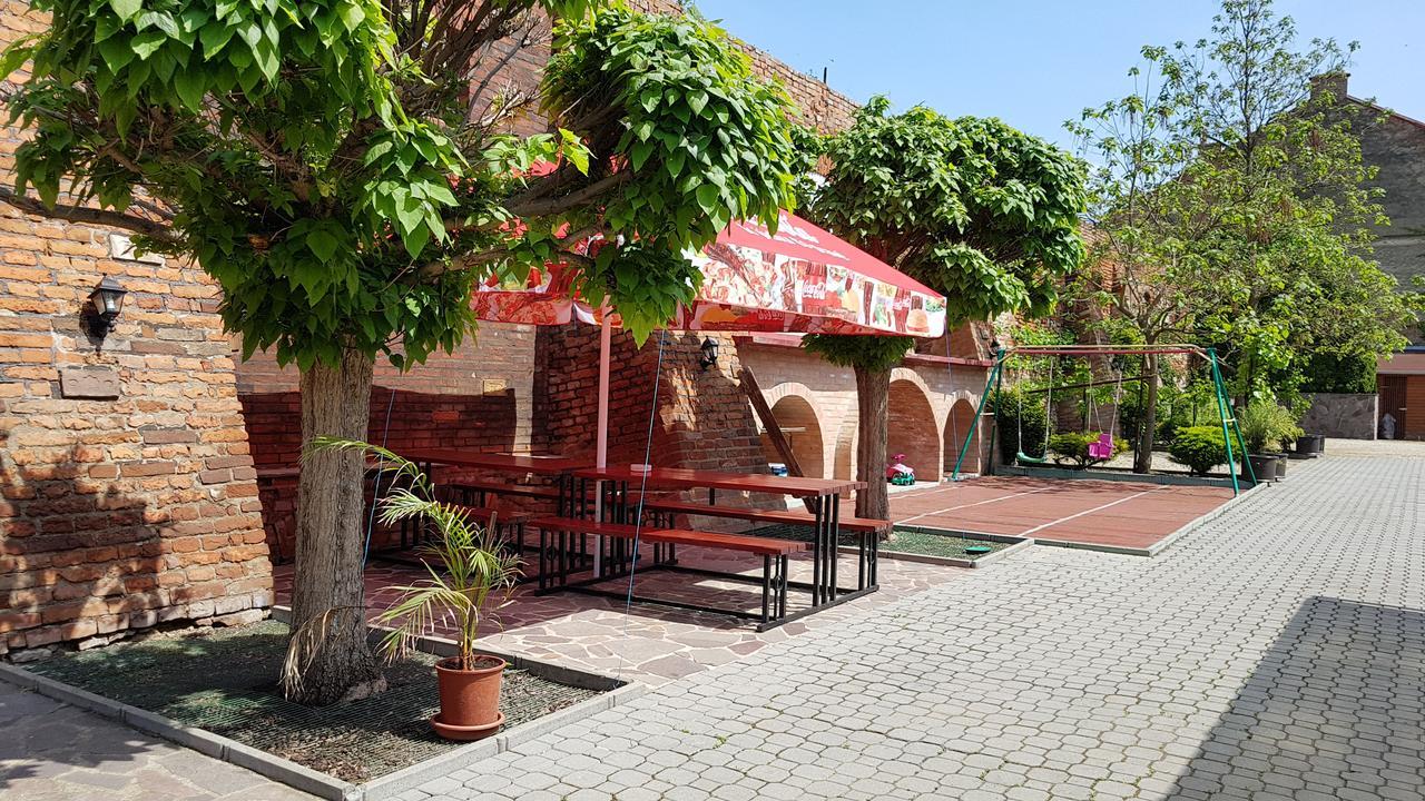 Penzion U Vlku Valtice Exterior foto